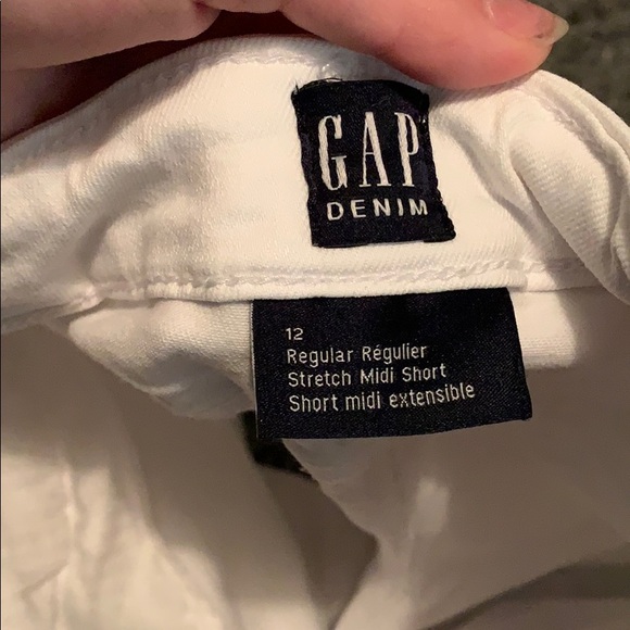 White shorts - Picture 3 of 3